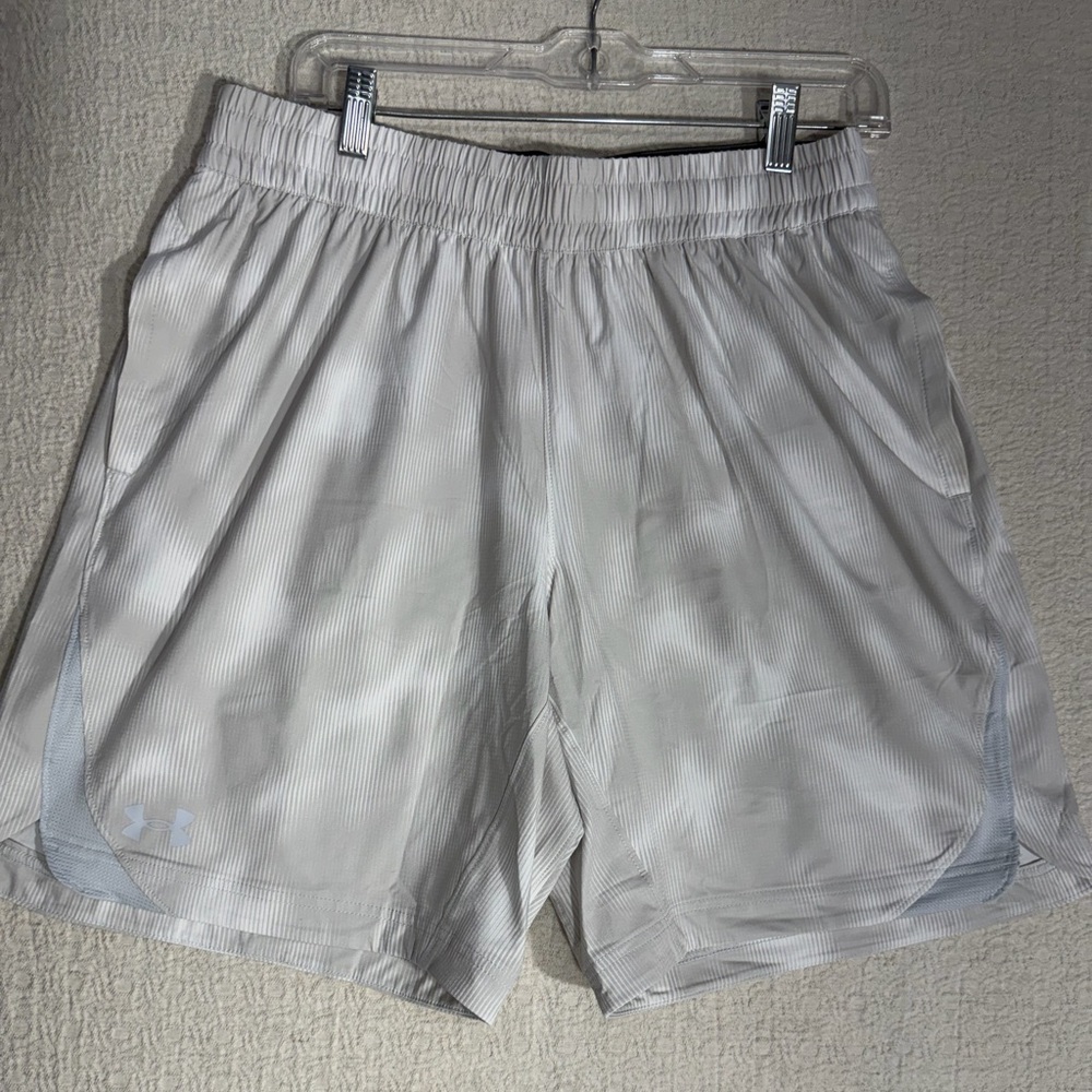 Under Armour Men’s White design Athletic Training Gym Shorts size L